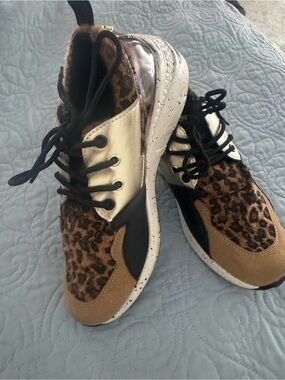 Leopard Print Metallic Accent Women's Fashion Sneakers